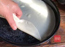 Illustration of how to make spicy cold skin 15