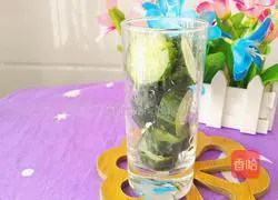 Cucumber Apple Milkshake Illustration of how to do it 2