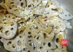 Illustration of how to make spicy and crispy lotus root 6