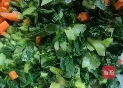 Illustration of how to make pork and three fresh dumplings 2