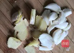 Illustration of how to stew potato, kelp, matsutake and pork ribs 1