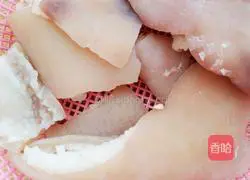 Illustration of how to make fried pork rinds with pepper 3