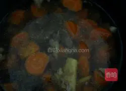 Illustration of how to make carrot stewed mutton 8