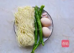 Illustration of how to make green pepper and egg noodles 1