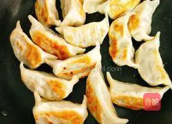 Illustration of how to make shepherd's purse (wild vegetable) dumplings 9