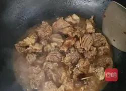 Illustration of how to make carrot stewed beef brisket 4