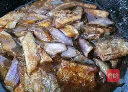 Illustration of how to cook hairtail with eggplant 11