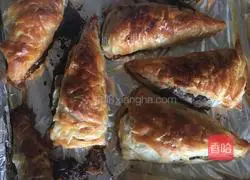 Illustration of how to make bean paste cake 4