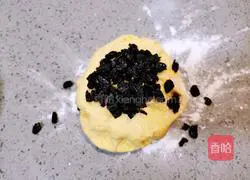 Illustration of how to make pumpkin and blackcurrant blossom steamed buns 12