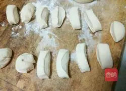 Illustration of how to make sauced pork buns 12