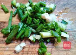 Illustration of how to make shredded mustard pork soup 3