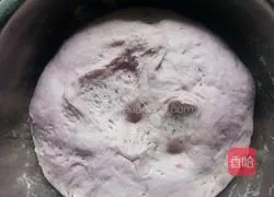 Illustration of how to make purple sweet potato pork buns 5