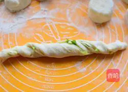 Illustration of how to make scallion pancakes 7