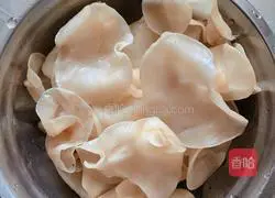 Illustration of how to make cold seaweed and black fungus (gastrointestinal cleaner) 2