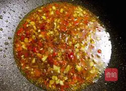 Illustration of how to make enoki mushrooms with chopped pepper 5