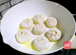 Illustration of how to make fried buns 10