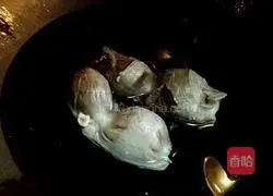 Illustration of how to make fried duck gizzards with sour beans 2