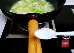 Illustration of how to make loofah tofu soup 6