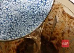 Illustration of how to make red date ice drink 8