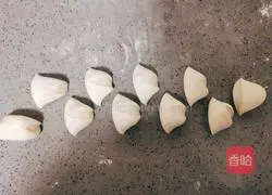 Illustration of making sugar triangle 8