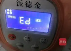 Illustration of how to make papaya and white fungus sweet syrup 12