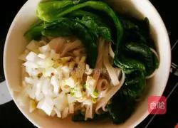 Illustration of how to make spicy and sour noodles 10