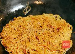 Illustration of how to make noodles with scallion oil 3