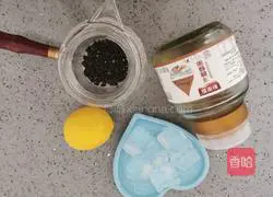 Illustration of how to make lemon iced Pu'er tea 1