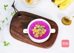 Illustration of how to make dragon fruit banana milkshake 7