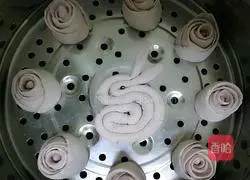 Illustration of how to make rose steamed buns 16