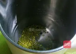 Illustration of how to make mung bean milk 2