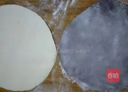 Illustration of making black rice rolls 12