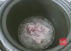 Illustration of how to make summer dampness clearing and nourishing soup 4