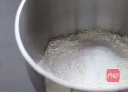 Illustration of how to make shredded onion and bacon shredded buns 1