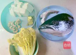 Illustration of how to make fresh and sweet salmon head tofu soup 1