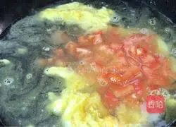 Illustration of how to make fungus and tomato soup noodles 6