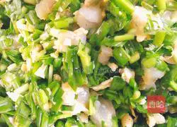 Illustration of how to make three fresh stuffed dumplings 6