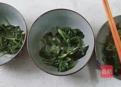 Illustration of how to make spinach noodles 2