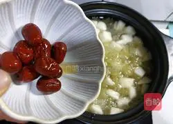 Illustration of how to make Tremella and Snow Pear Soup 9