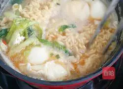 Illustration of cooking noodles 6