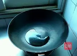 Illustration of how to make fried onions and eggs 2