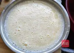 Illustration of how to make minced meat and egg soup 3