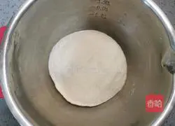 Illustration of how to make spring onion rolls 3