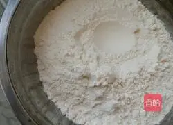 Illustration of how to make palace peach cake 2