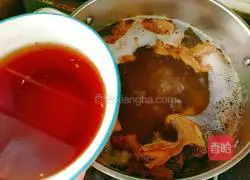 Illustration of how to make wild green mushroom beef bone soup 9