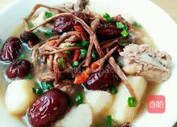 Illustration of how to make tea tree mushroom, yam and dragon bone soup 6