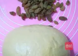 Illustration of how to make raisin hand-torn bread 6