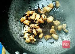 Illustration of how to cook pork with dried plums and vegetables 10