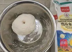 Illustration of how to make steamed stuffed buns with lanceol filling 6