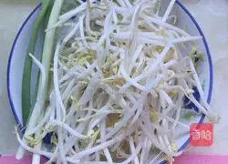 Illustration of homemade hot dry noodles 2